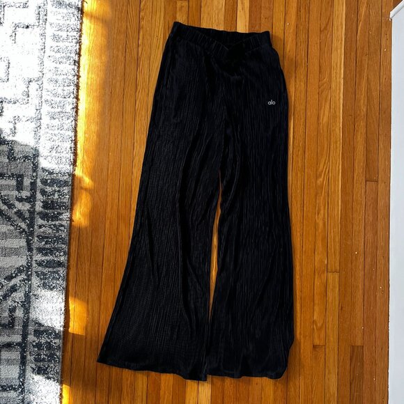 Alo High-waist Micro Plisse Straight Leg Pleated Pant - Picture 4 of 7